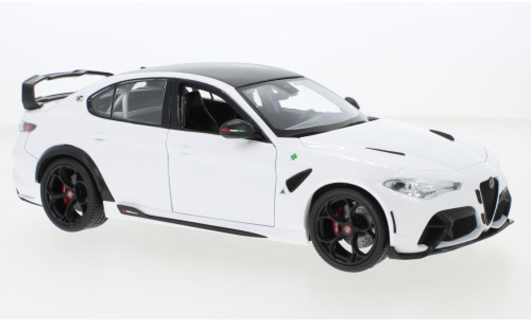 Alfa Romeo Giulia 1/18 Burago GTAm metallise white 2020 diecast model cars