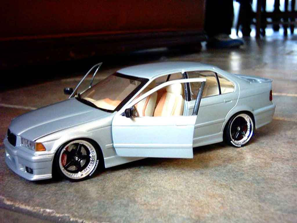 Bmw 318 E36 1/18 Ut Models E36 is berline jantes racing harts 18 pouces diecast model cars
