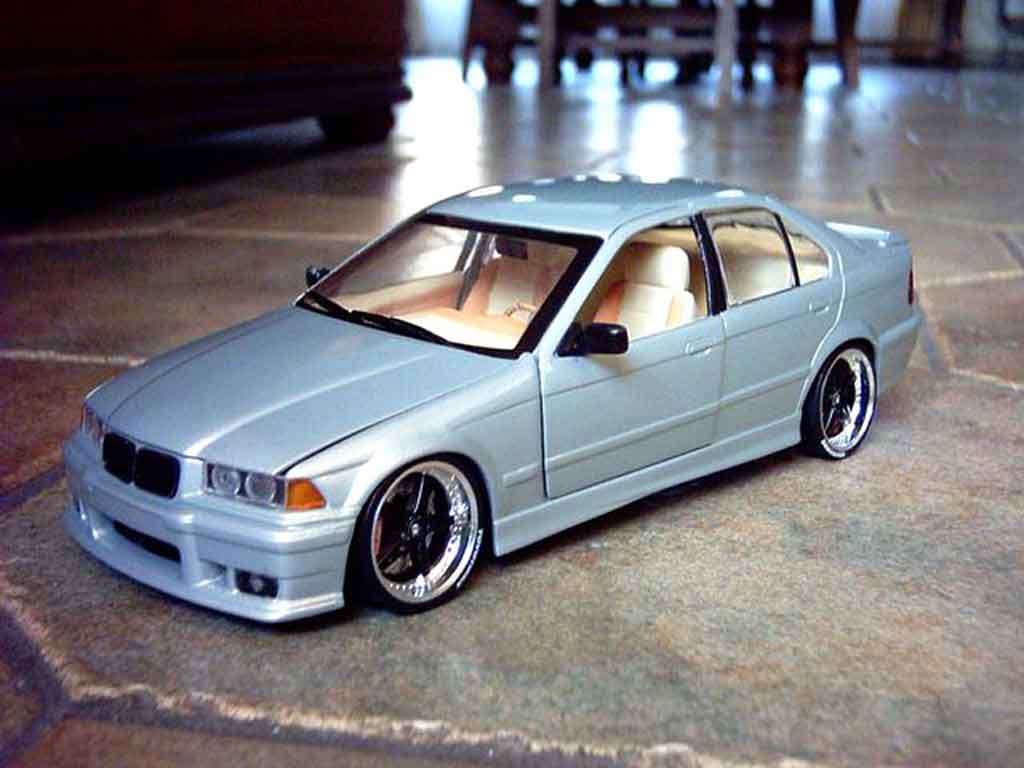 Bmw 318 tuning E36 is berline jantes racing harts 18 pouces 1/18 Ut Models