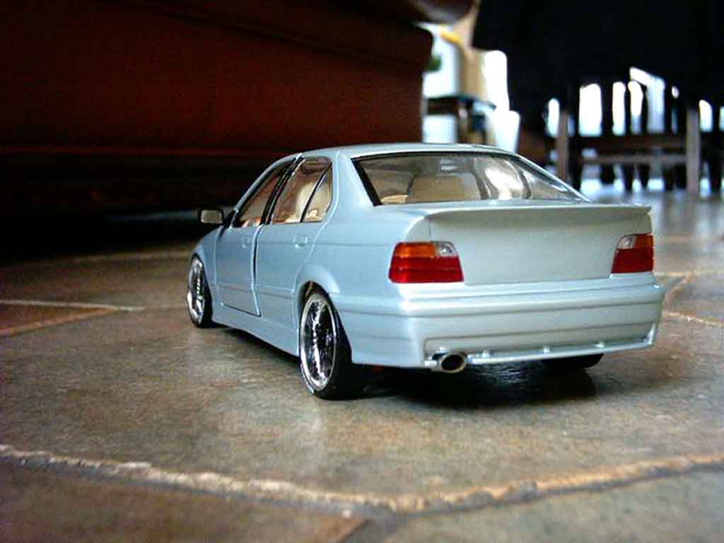 Bmw 318 tuning E36 is berline jantes racing harts 18 pouces 1/18 Ut Models
