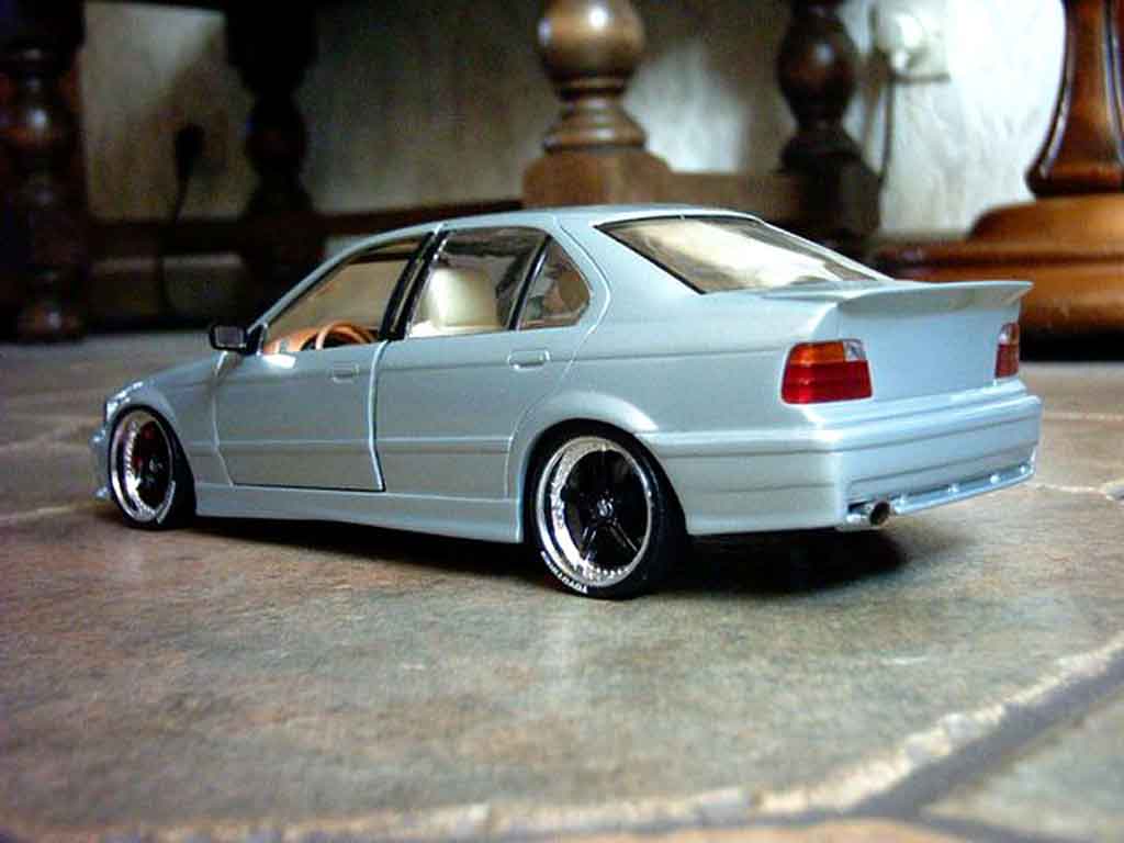 Bmw 318 tuning E36 is berline jantes racing harts 18 pouces 1/18 Ut Models
