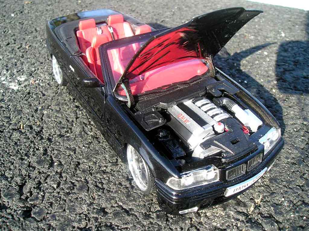 Bmw 325 Cabriolet E36 black interieur cuir red jantes blacks bords chromes 1/18 Maisto