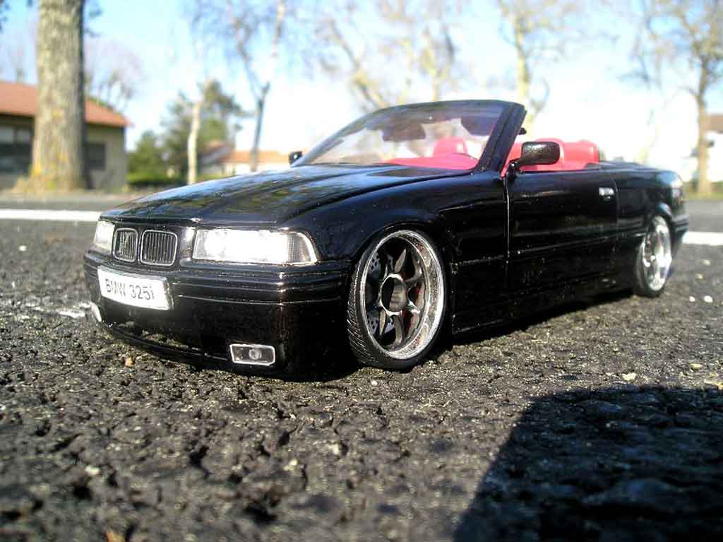Bmw 325 Cabriolet E36 black interieur cuir red jantes blacks bords chromes 1/18 Maisto