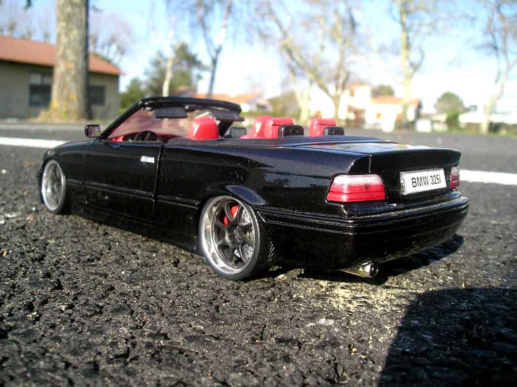 Bmw 325 Cabriolet E36 black interieur cuir red jantes blacks bords chromes 1/18 Maisto