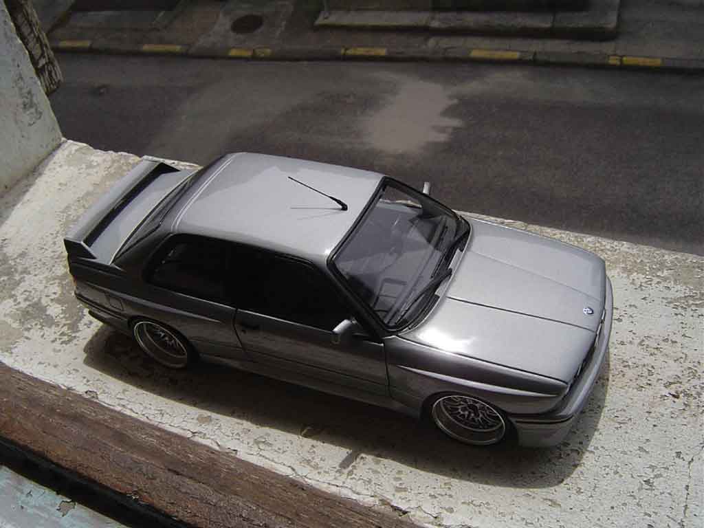 Bmw M3 coupe E30 grey jantes de m3 e46 avec cerclage chrome 1/18 Kyosho