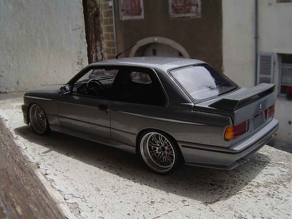 Bmw M3 coupe E30 grey jantes de m3 e46 avec cerclage chrome 1/18 Kyosho