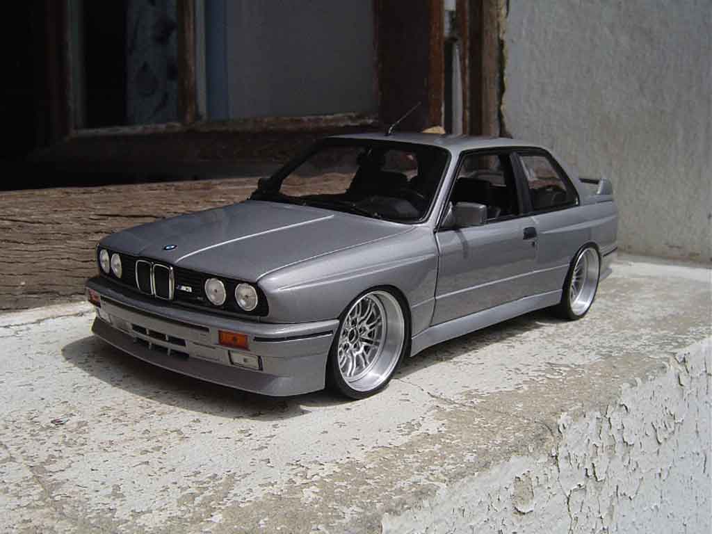 Bmw M3 coupe E30 grey jantes de m3 e46 avec cerclage chrome 1/18 Kyosho