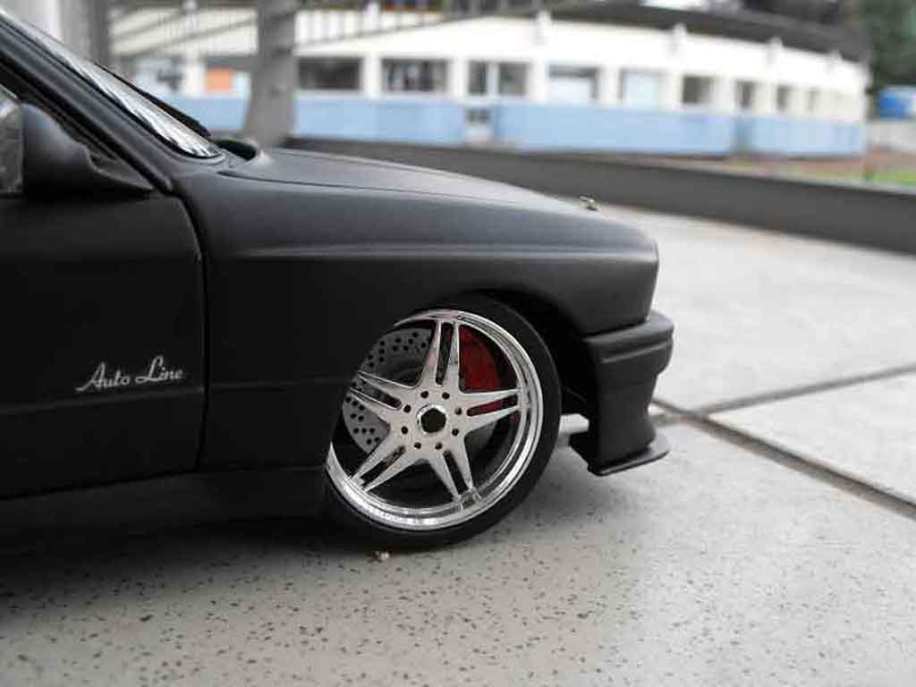 Bmw M3 coupe E30 black echappement inox nos 1/18 Minichamps