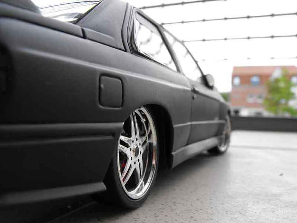 Bmw M3 coupe E30 black echappement inox nos 1/18 Minichamps