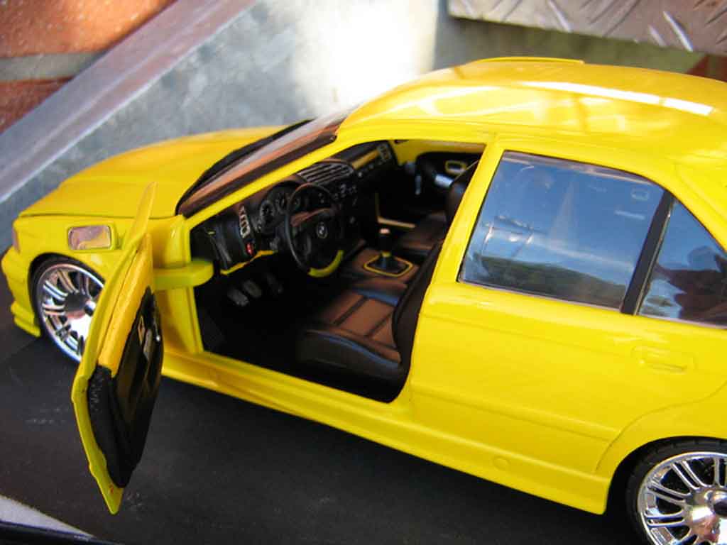 Bmw M3 GTR E36 berline rtr yellow carlux jantes m3 1/18 Ut Models