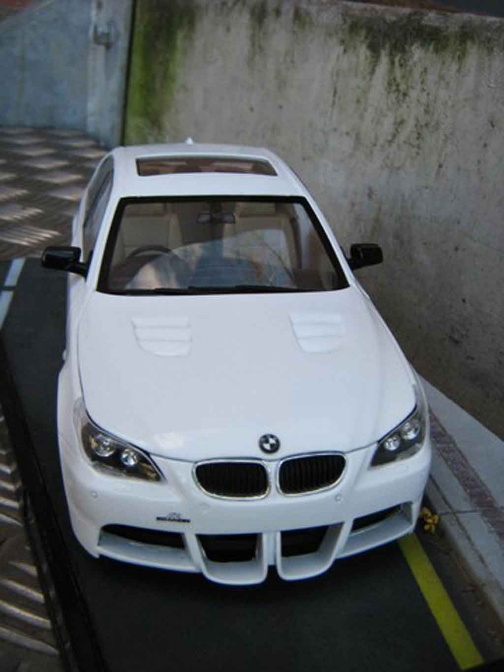 Bmw M5 tuning E60 ac schnitzer look m6 1/18 Revell