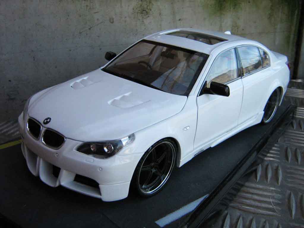 Bmw M5 tuning E60 ac schnitzer look m6 1/18 Revell
