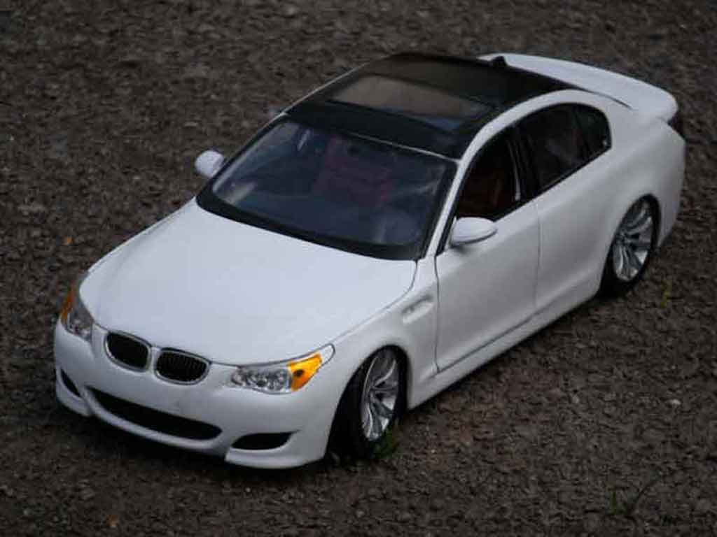 Bmw M5 E60 1/18 Maisto E60 white et black diecast model cars