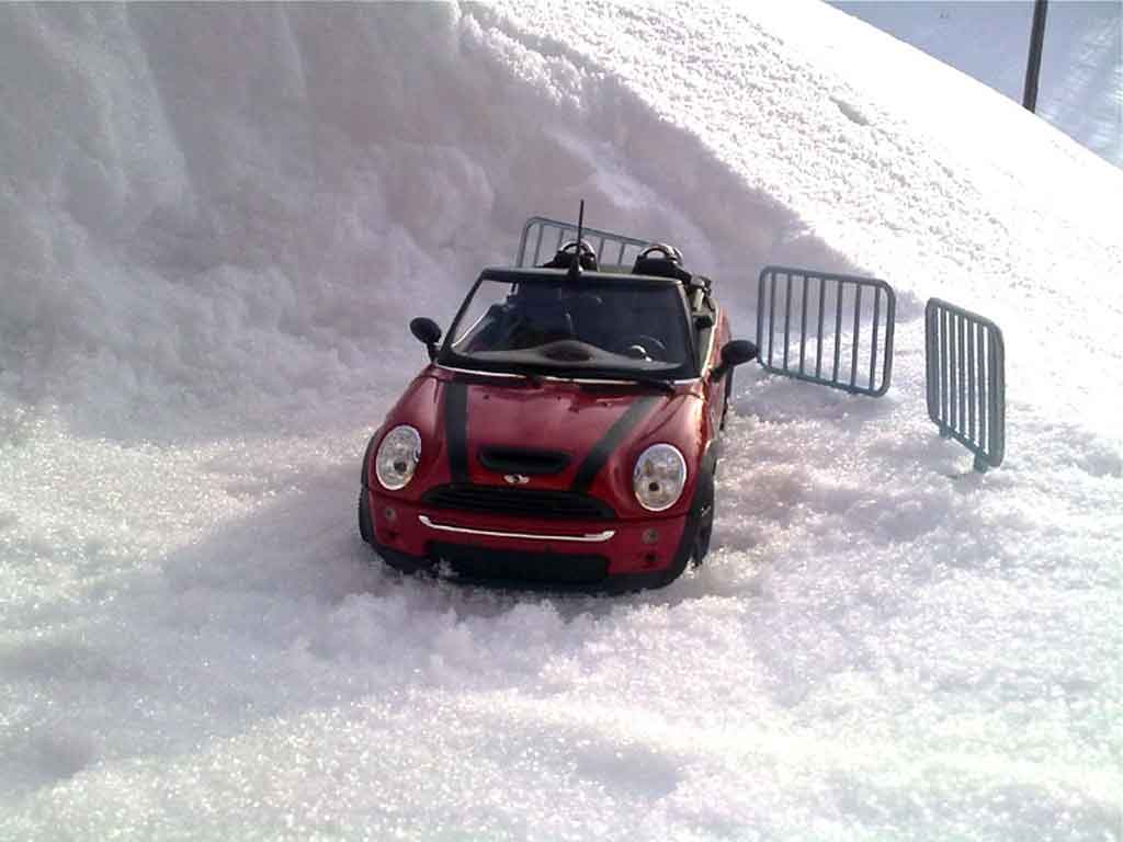 Mini Cabriolet S red 1/18 Burago