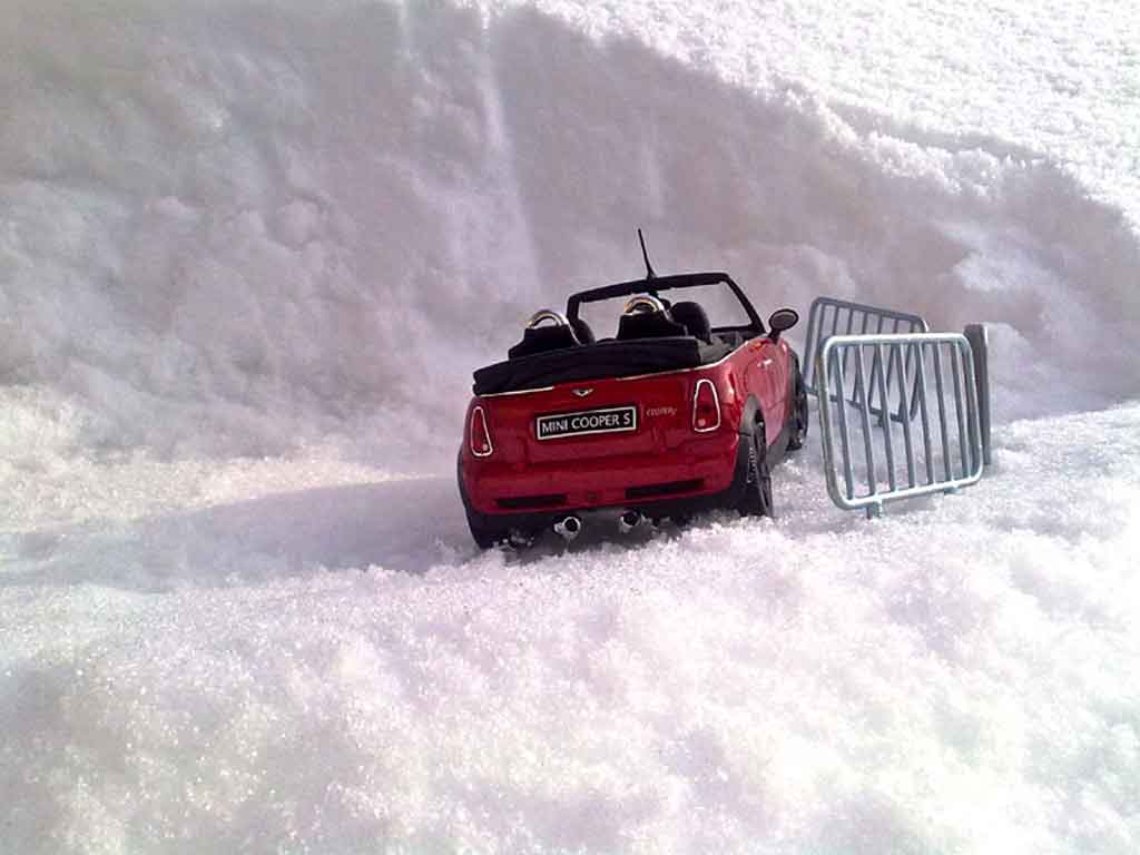 Mini Cabriolet S red 1/18 Burago