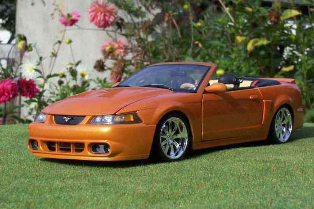 Ford Mustang 2003 1/18 Ut Models 2003 svt cabriolet orange juice diecast model cars