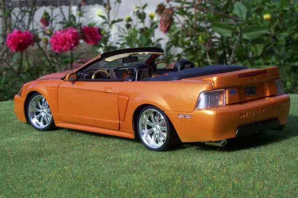 Ford Mustang 2003 svt cabriolet orange juice 1/18 Ut Models