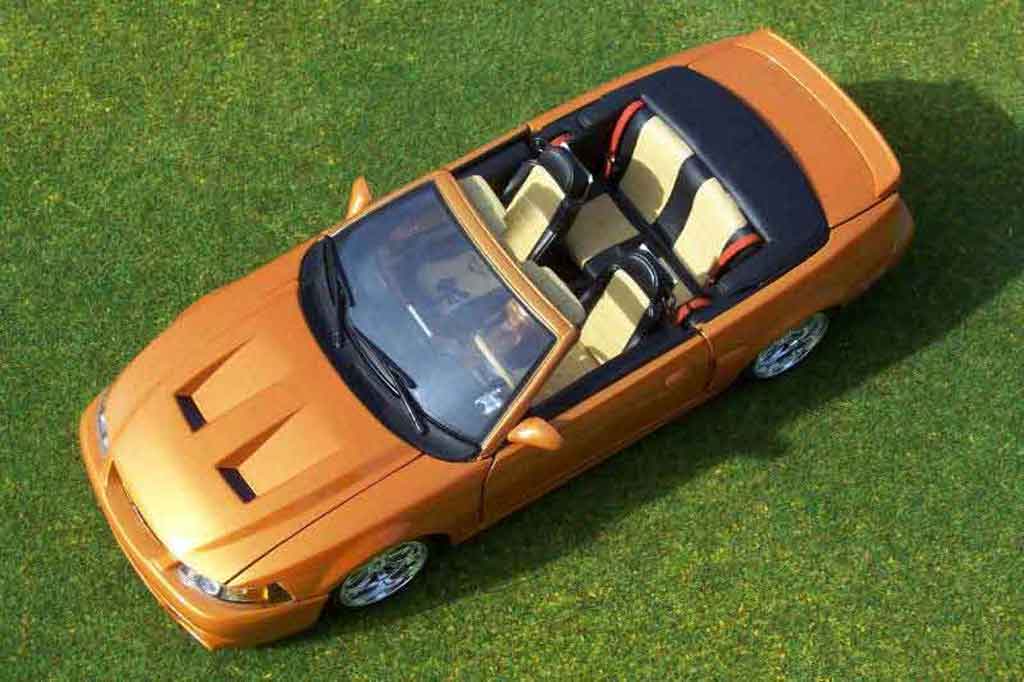 Ford Mustang 2003 svt cabriolet orange juice 1/18 Ut Models
