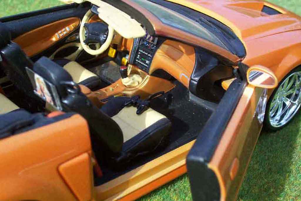 Ford Mustang 2003 svt cabriolet orange juice 1/18 Ut Models