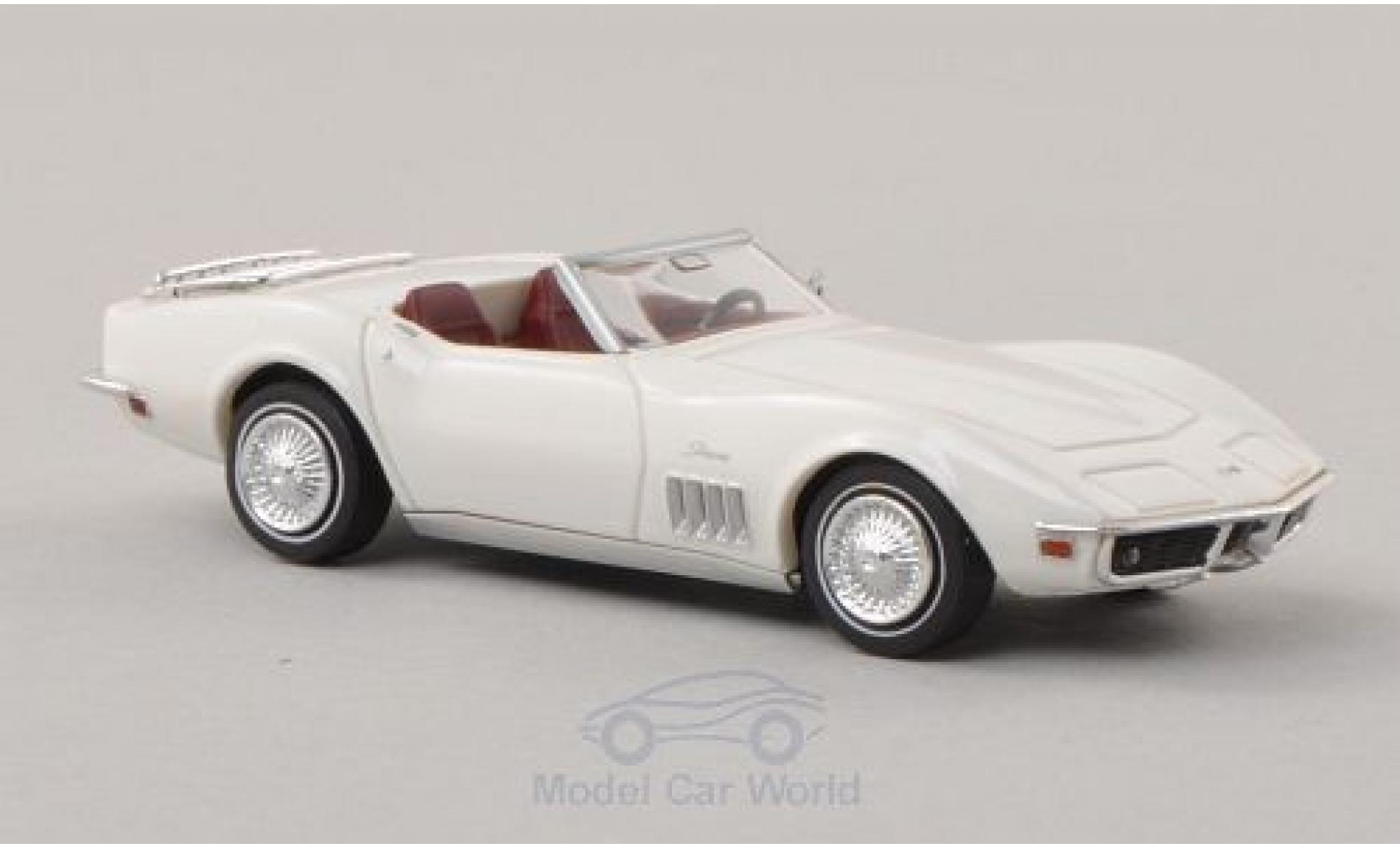 Chevrolet Corvette 1/87 Brekina C3 white diecast model cars
