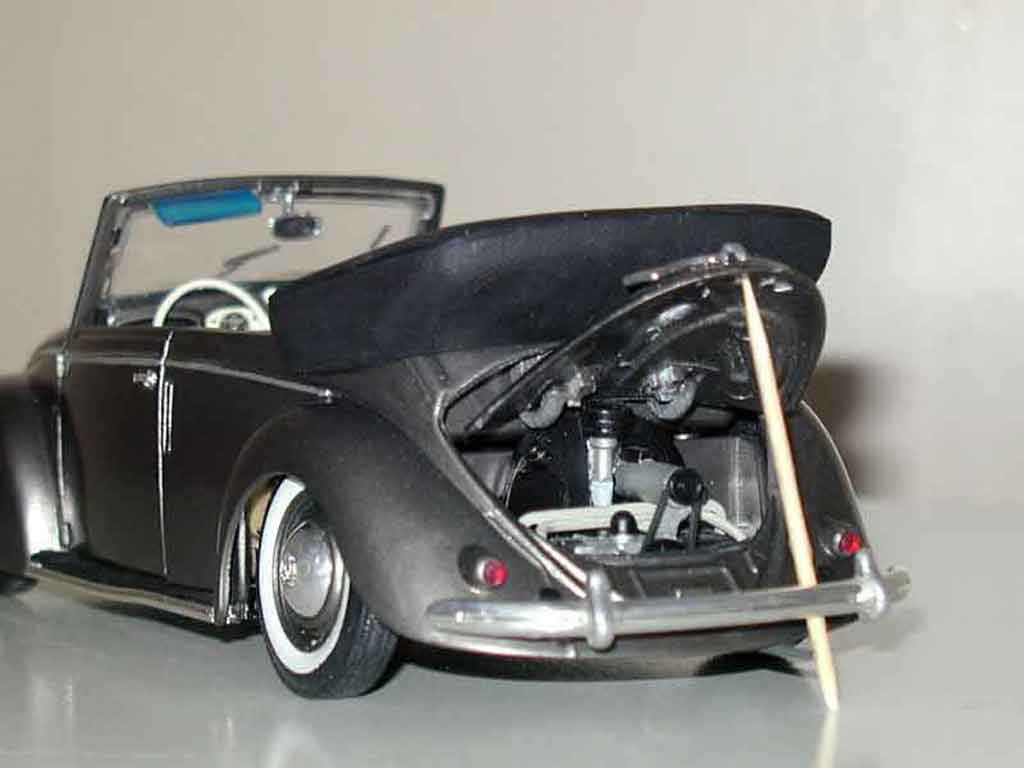 Volkswagen Kafer Base Coccinelle Cabriolet 51 grey metallisee 1/18 Maisto