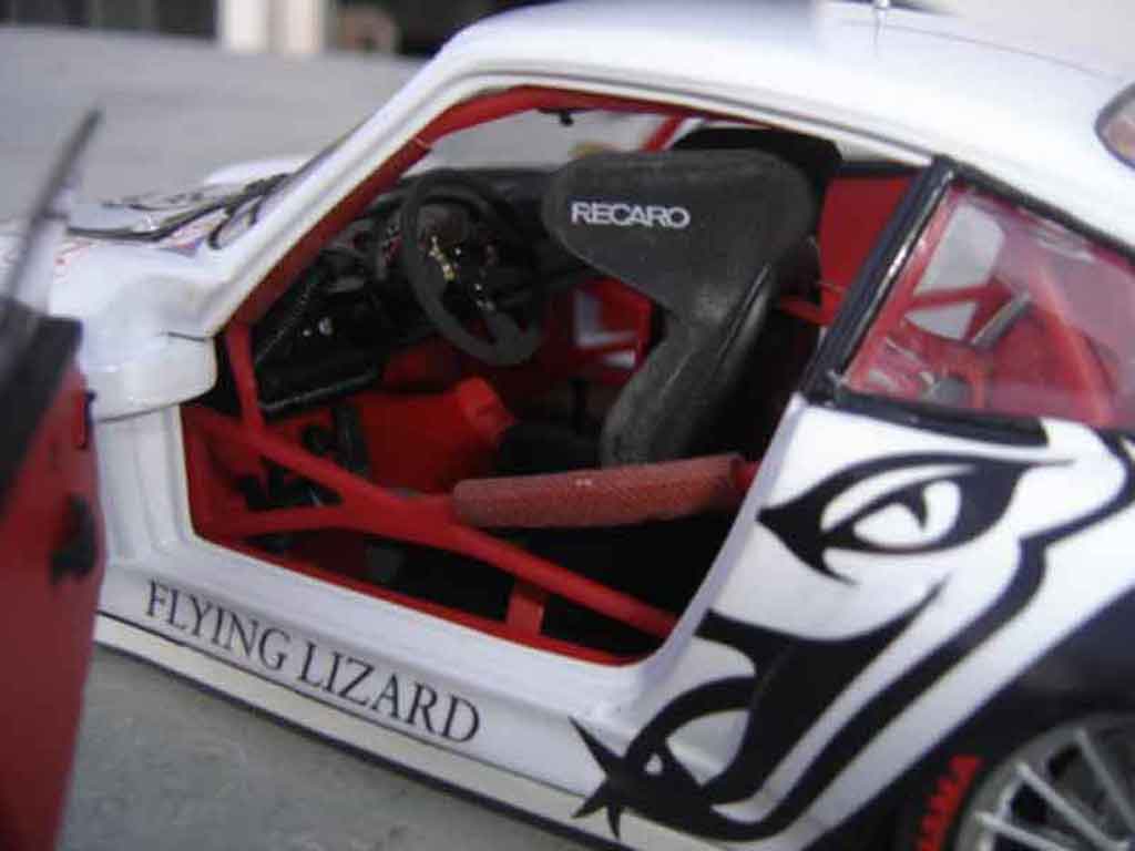 Porsche 911 GT2 evo flying lizard 1/18 Ut Models