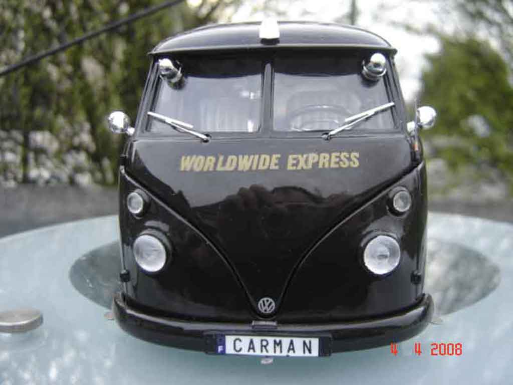 Volkswagen Combi Base ups 1/18 Solido