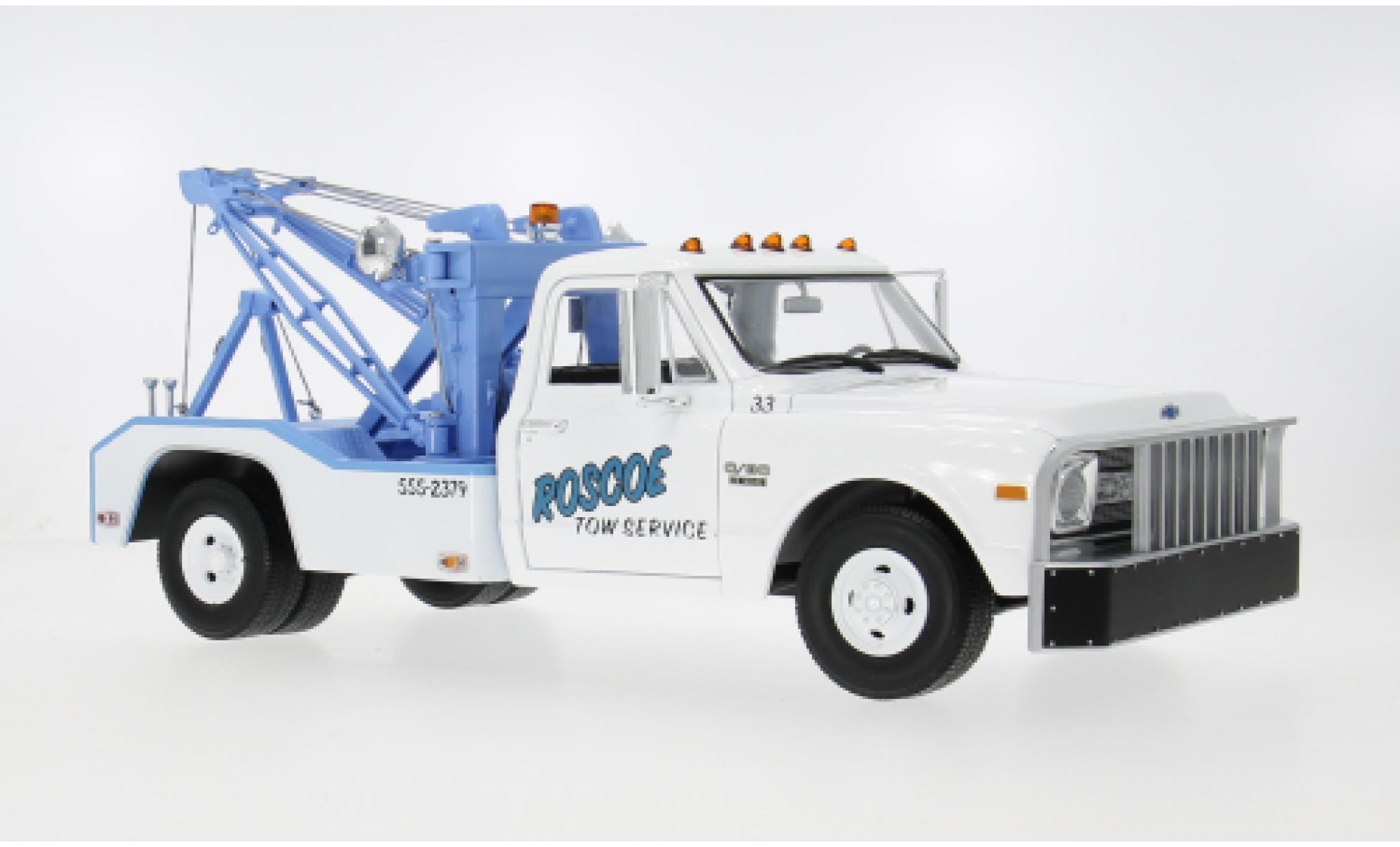 Chevrolet C-30 1/18 Greenlight Dually Wrecker white 1969 Roscoe Tow Service 1:18 diecast model cars