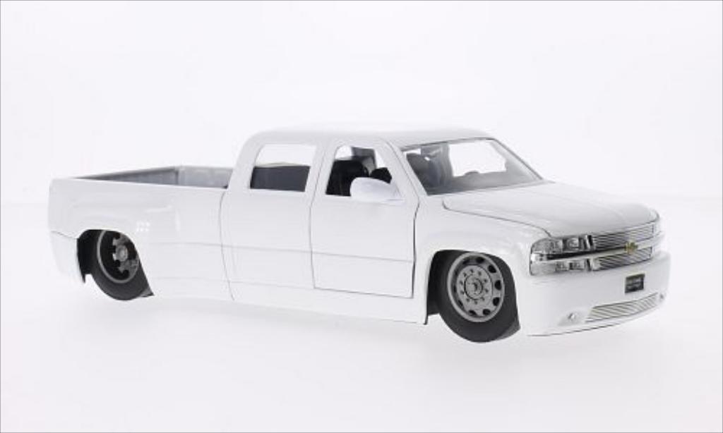 Chevrolet Silverado 1/24 Jada Toys Dooley white 1999 diecast model cars