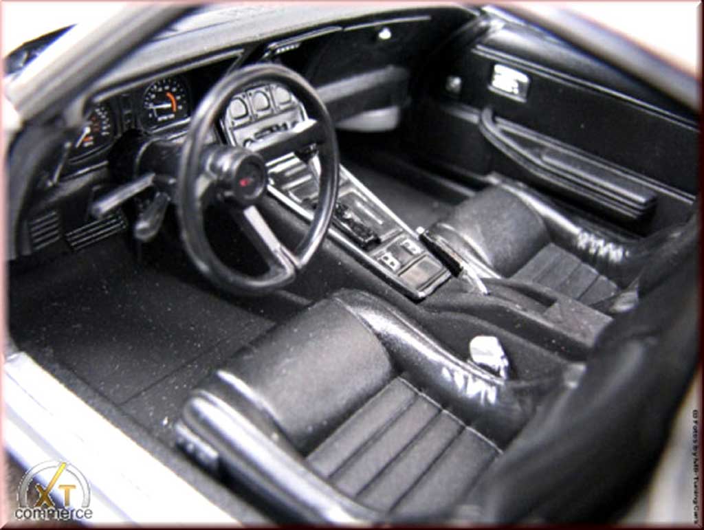 Chevrolet Corvette Coupe C3 grey jantes alu 18 et 19 pouces 1982 1/18 Welly