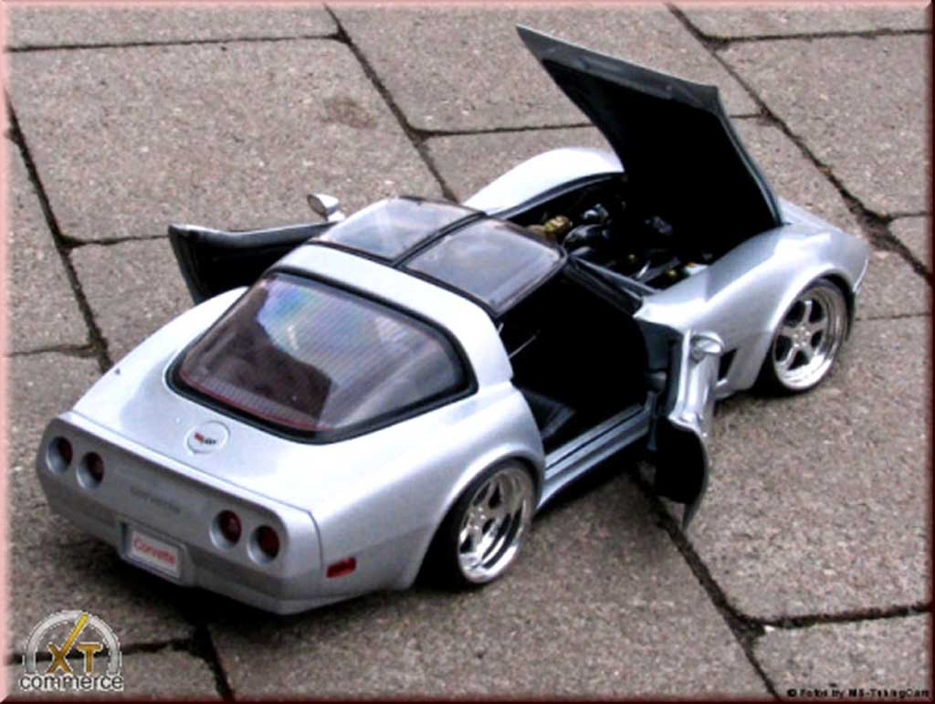 Chevrolet Corvette Coupe C3 grey jantes alu 18 et 19 pouces 1982 1/18 Welly