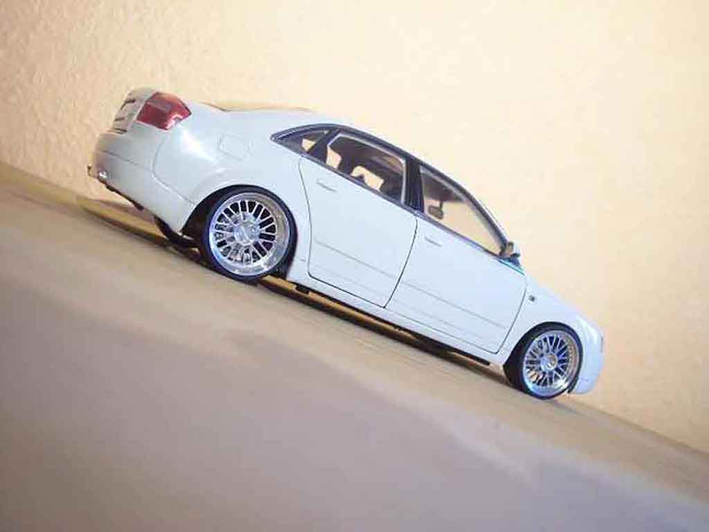Audi A4 berline white jantes bbs 1/18 Minichamps