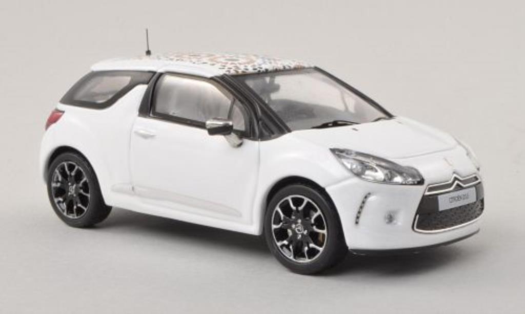 DS Automobiles DS3 1/43 IXO Kenzo Edition white mit Dachdekoration 2010 diecast model cars