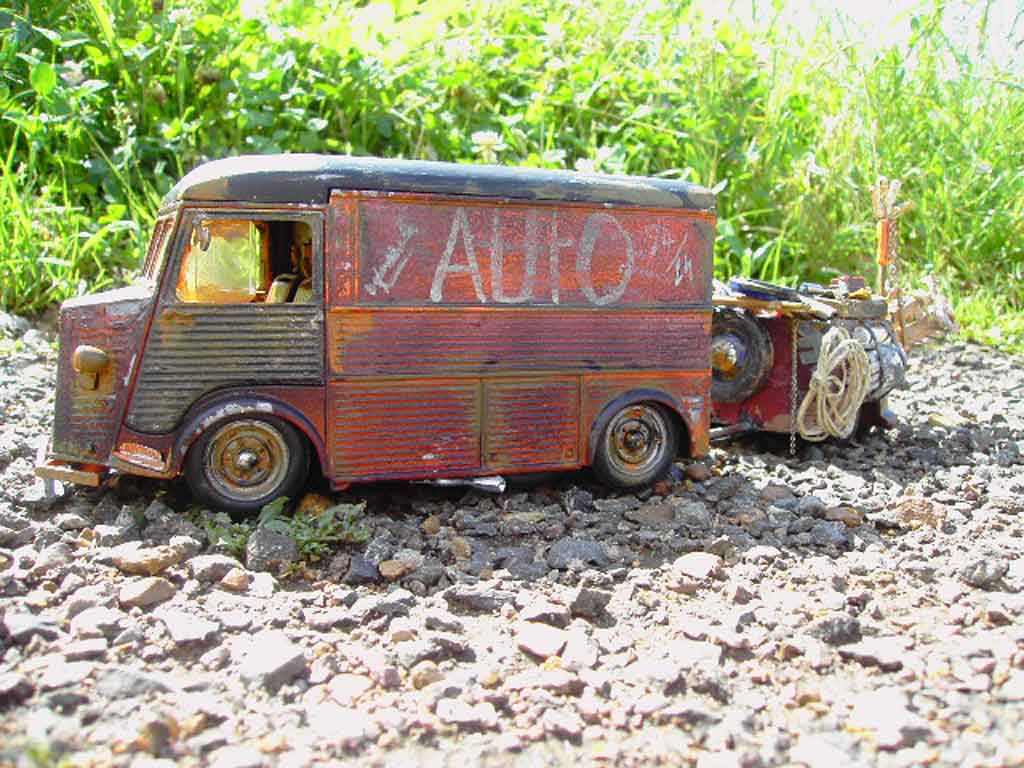 Citroen HY Fourgonnette rouille et remorque 1/18 Solido