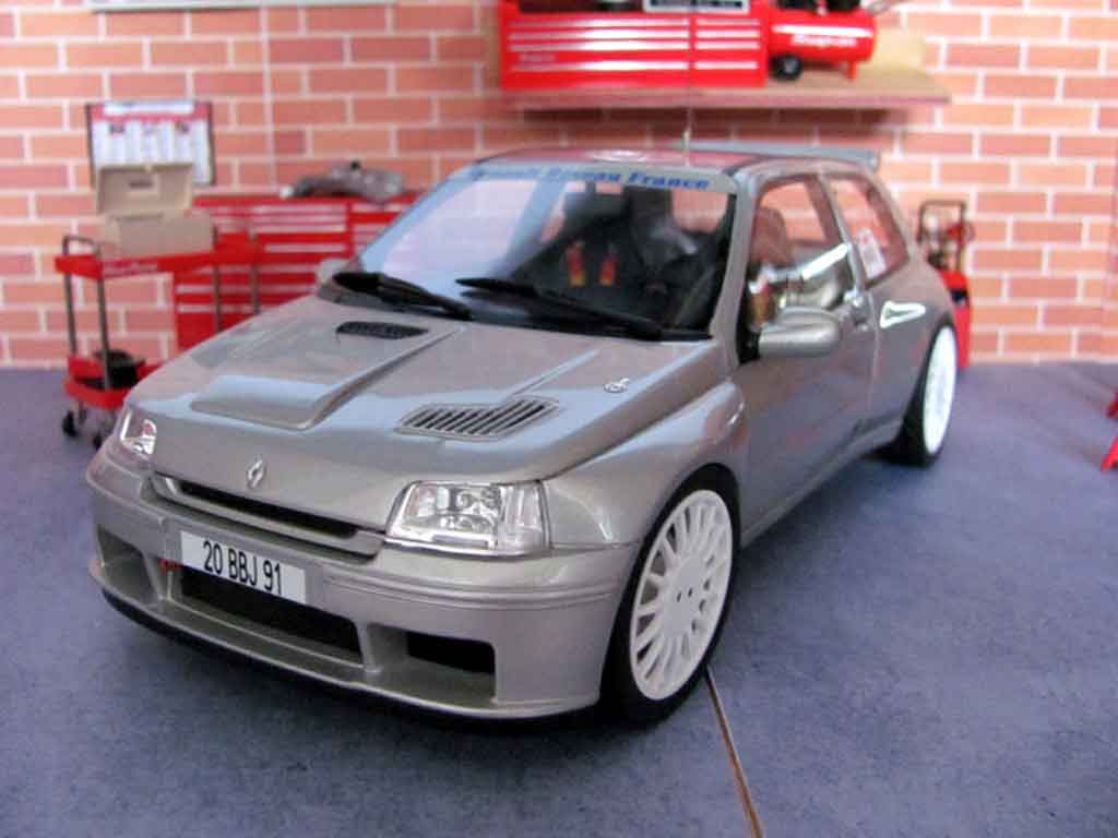 Renault Clio Maxi plain body jantes oz 19 pouces 1/18 Ottomobile