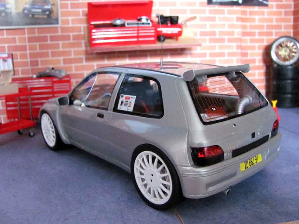 Renault Clio Maxi plain body jantes oz 19 pouces 1/18 Ottomobile