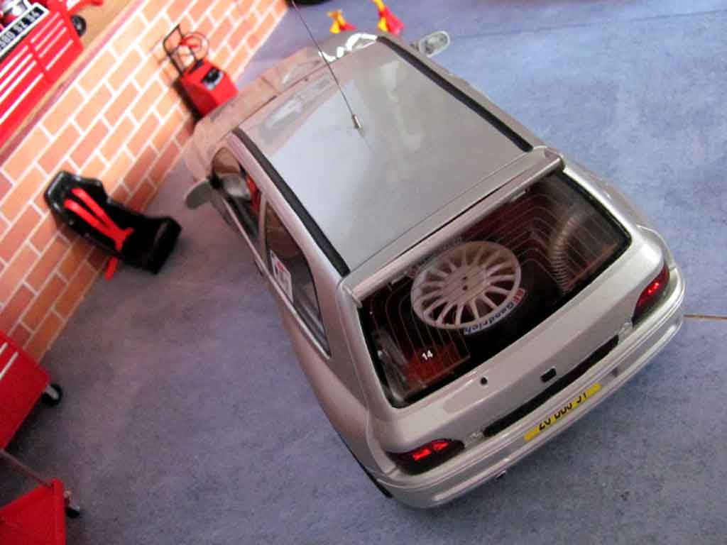 Renault Clio Maxi plain body jantes oz 19 pouces 1/18 Ottomobile