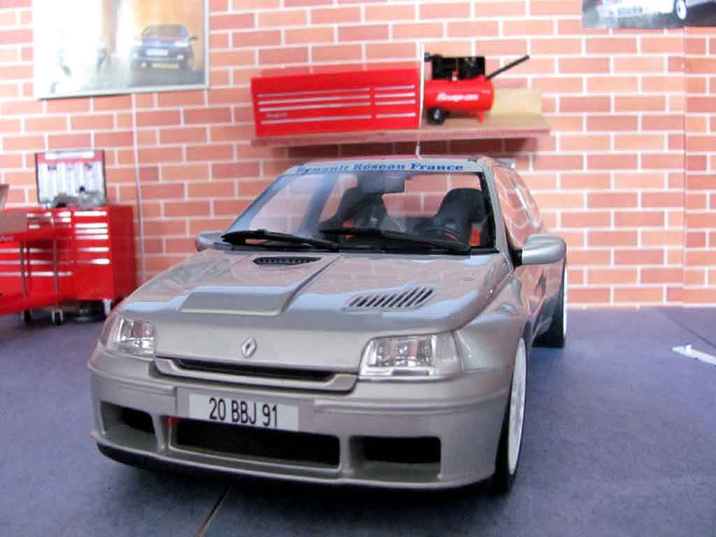 Renault Clio Maxi plain body jantes oz 19 pouces 1/18 Ottomobile