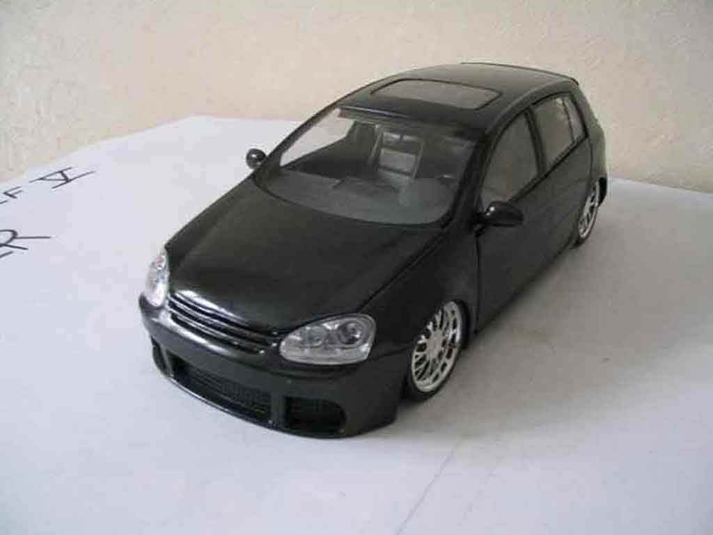 Volkswagen Golf GTI dub black jantes chromees 1/18 Burago