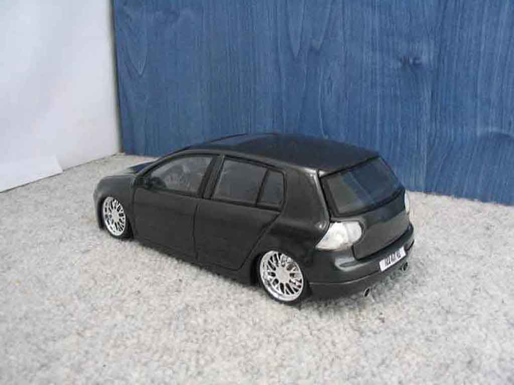 Volkswagen Golf GTI dub black jantes chromees 1/18 Burago