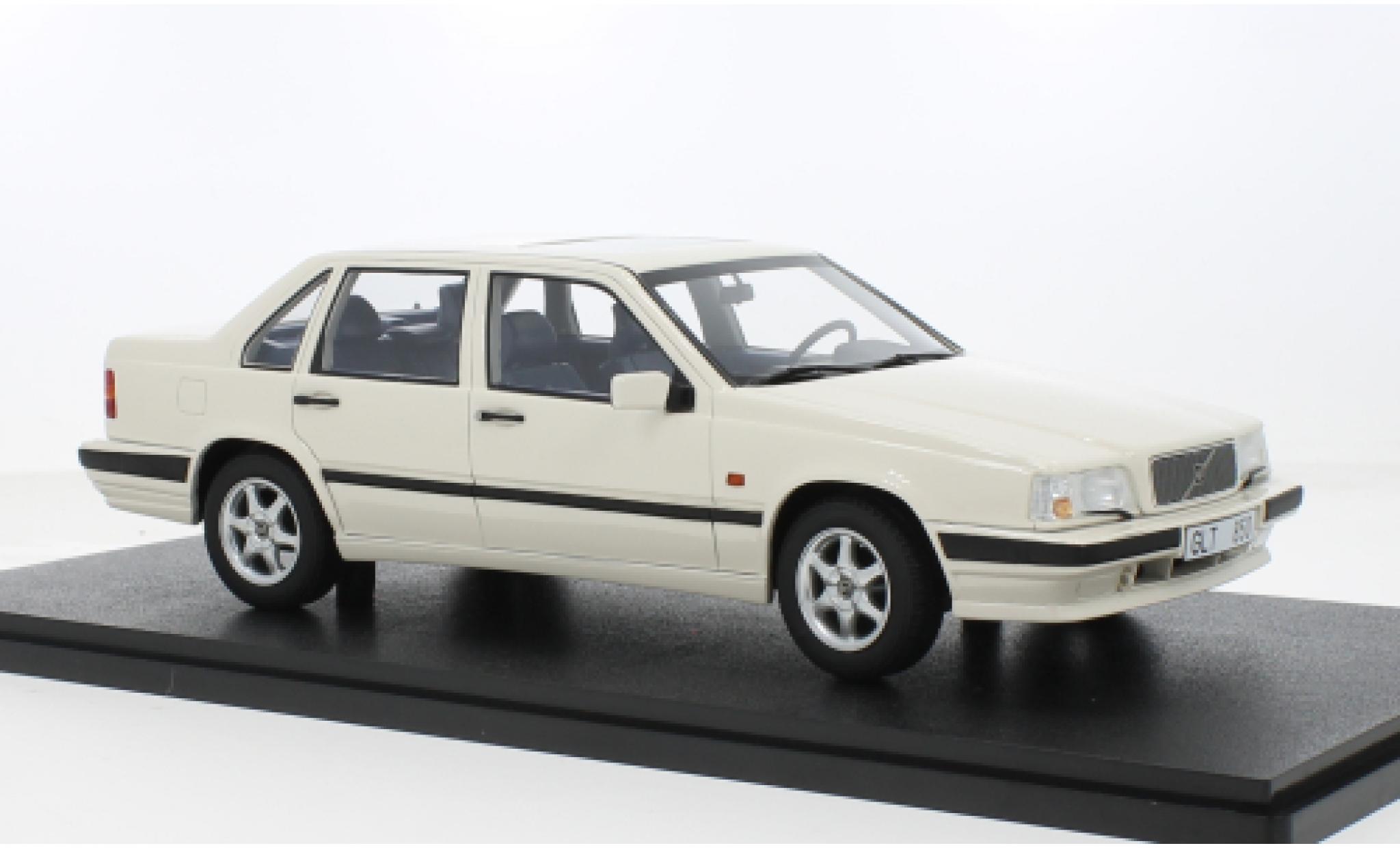 Volvo 850 1/18 Cult Scale Models GLT white 1991 1:18 diecast model cars