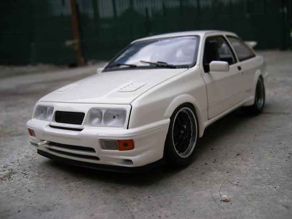 Ford Sierra Cosworth RS tuning white 1/18 Minichamps