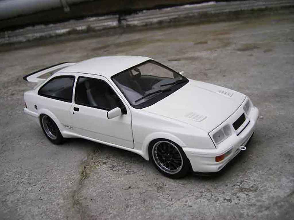 Ford Sierra Cosworth RS tuning white 1/18 Minichamps
