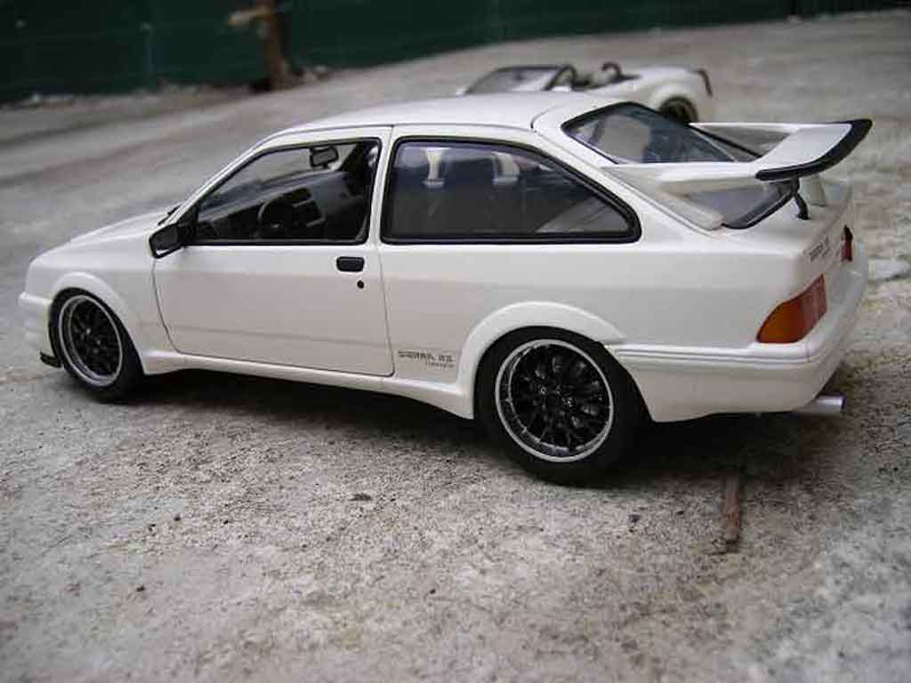 Ford Sierra Cosworth RS 1/18 Minichamps Cosworth RS tuning white diecast model cars