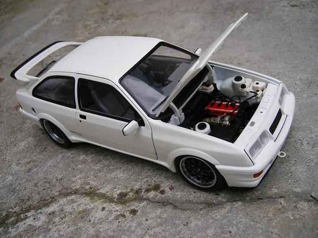 Ford Sierra Cosworth RS tuning white 1/18 Minichamps