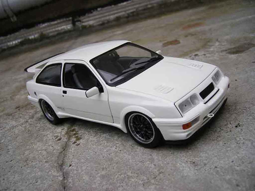 Ford Sierra Cosworth RS tuning white 1/18 Minichamps