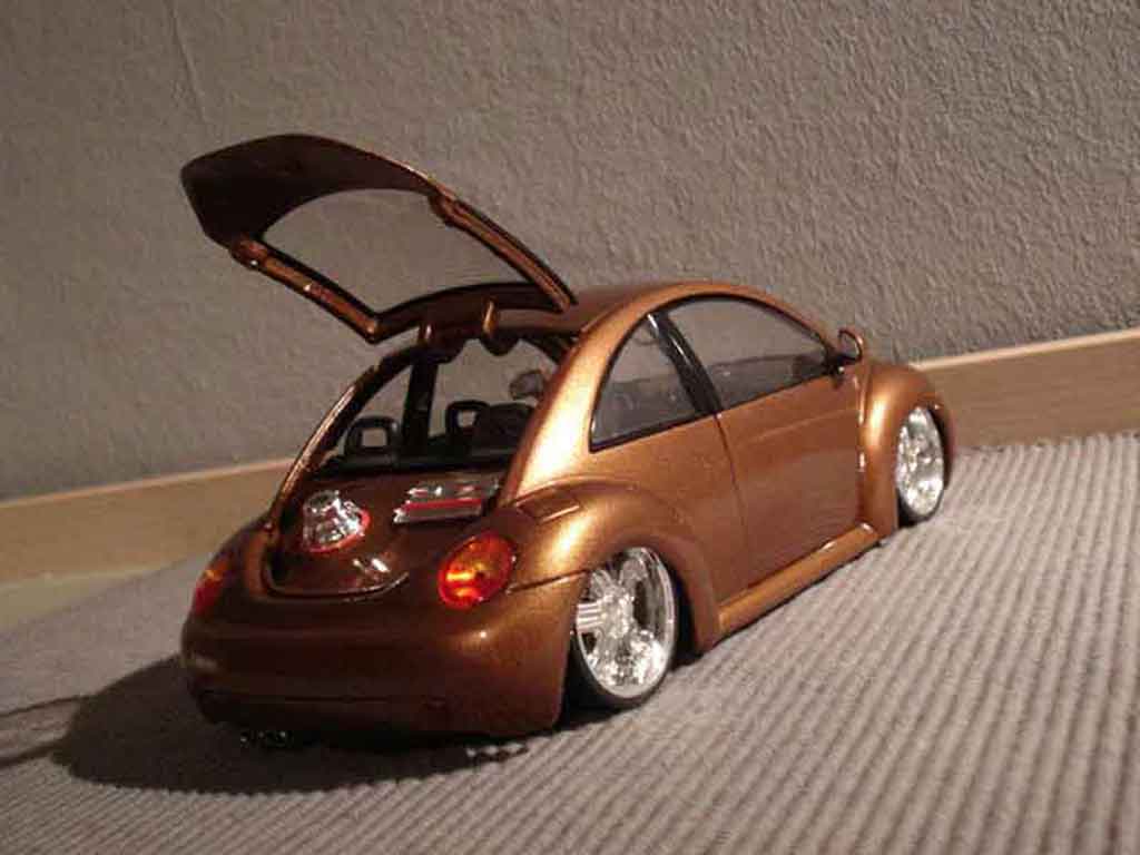 Volkswagen New Beetle Base lv up 1/18 Maisto