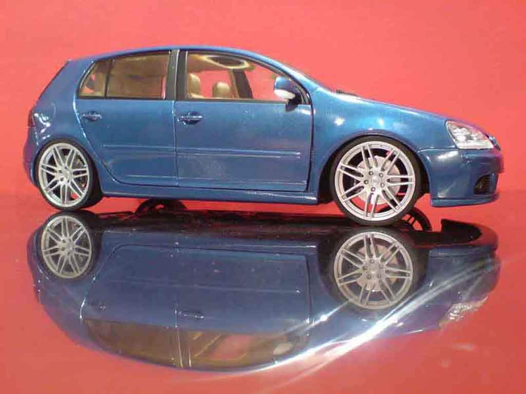 Volkswagen Golf GTI rs5 1/18 Burago