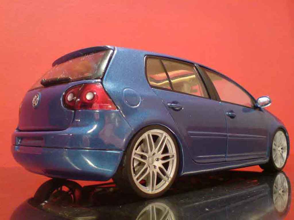 Volkswagen Golf GTI rs5 1/18 Burago