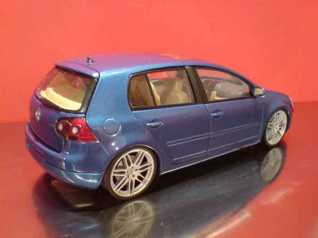Volkswagen Golf GTI rs5 1/18 Burago